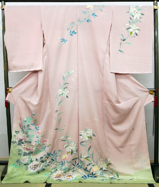 加賀友禅ならおまかせ下さい 県内最大級の品揃えは満足いくこと間違いなし